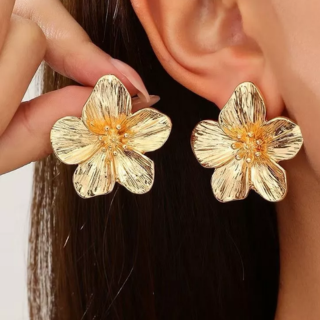 Brinco Com Pingente De Flor Grande